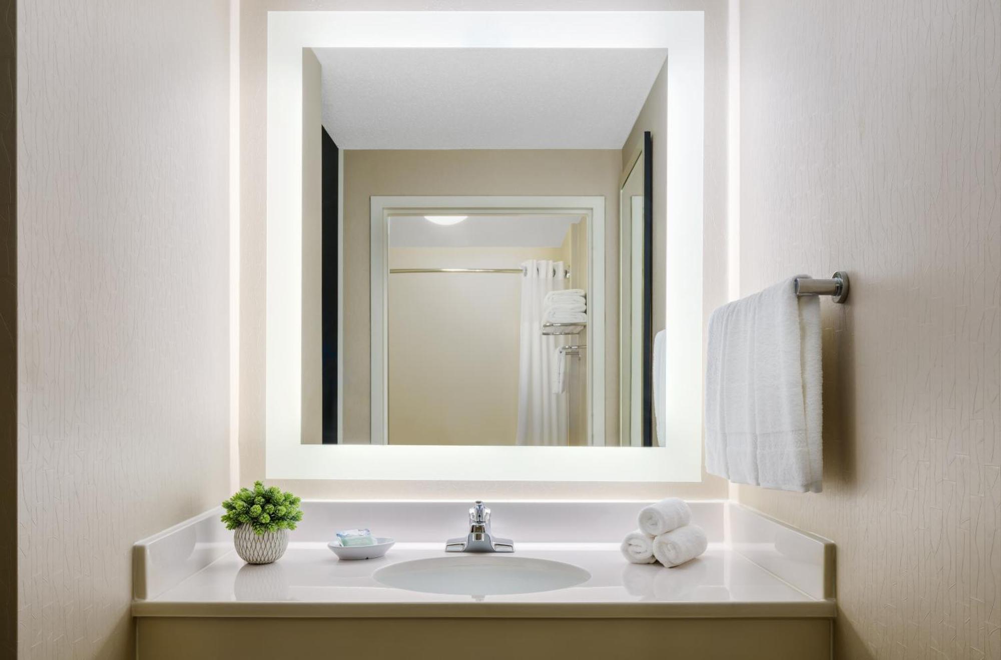 Springhill Suites Manchester-Boston Regional Airport Экстерьер фото
