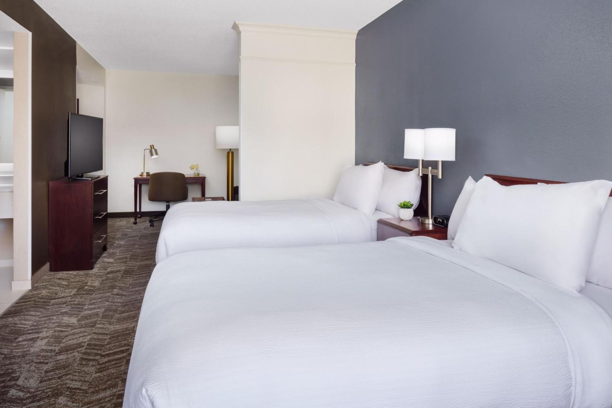 Springhill Suites Manchester-Boston Regional Airport Экстерьер фото
