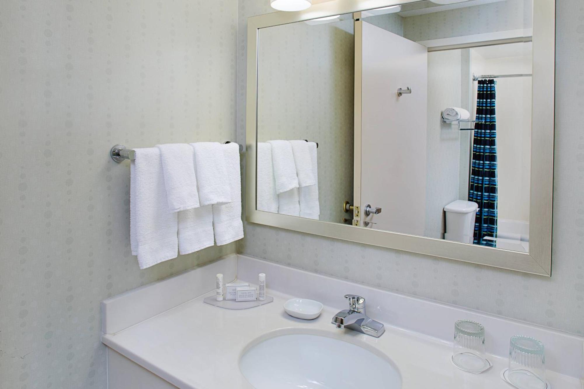 Springhill Suites Manchester-Boston Regional Airport Экстерьер фото